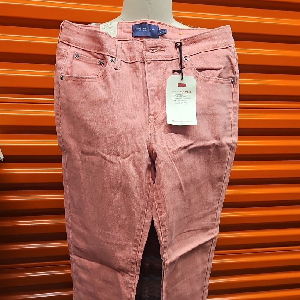 Levi's Pink Skinny Jeans Fashion-Forward Style